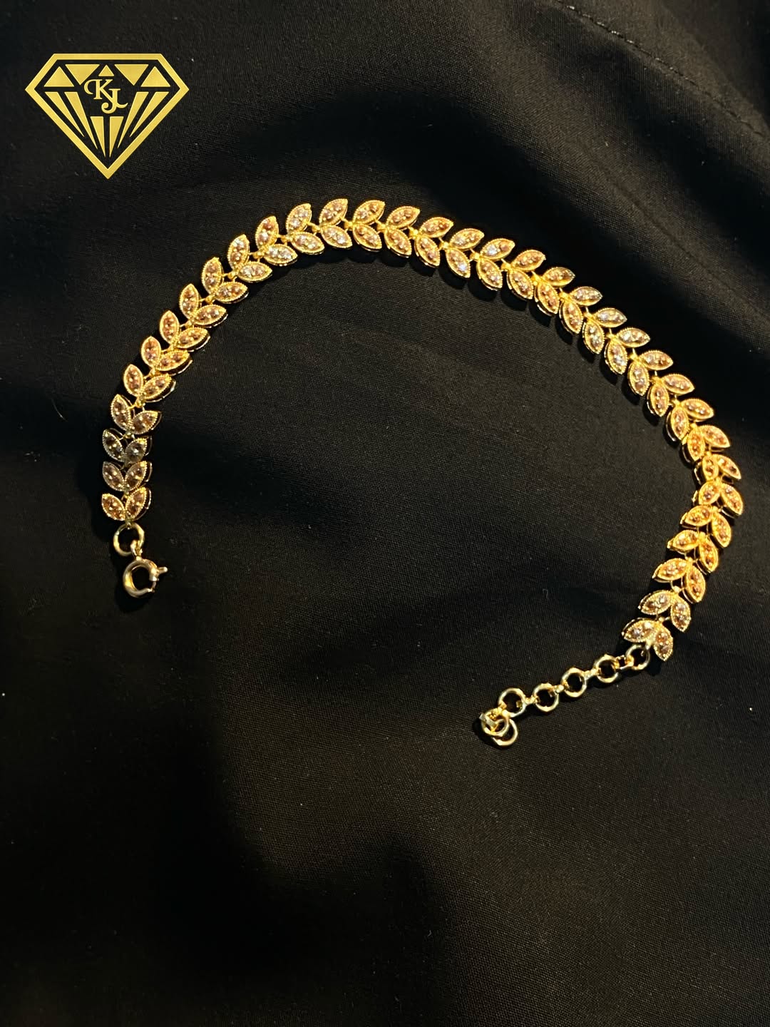 Gold leaf chain bracelet
