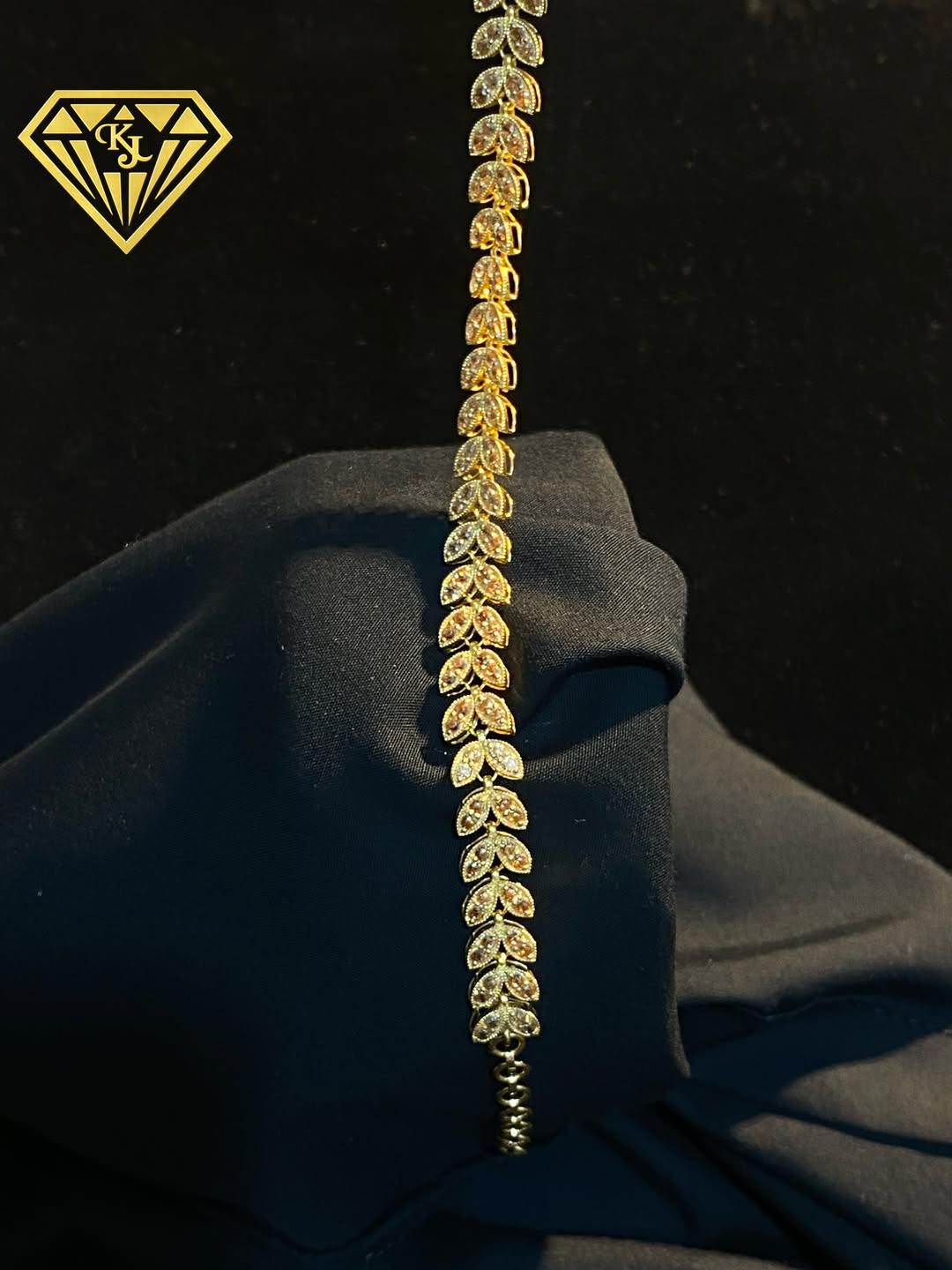 Diamond leaf bracelet